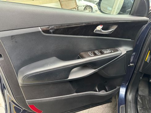 Used 2016 Kia Sorento LX image 9