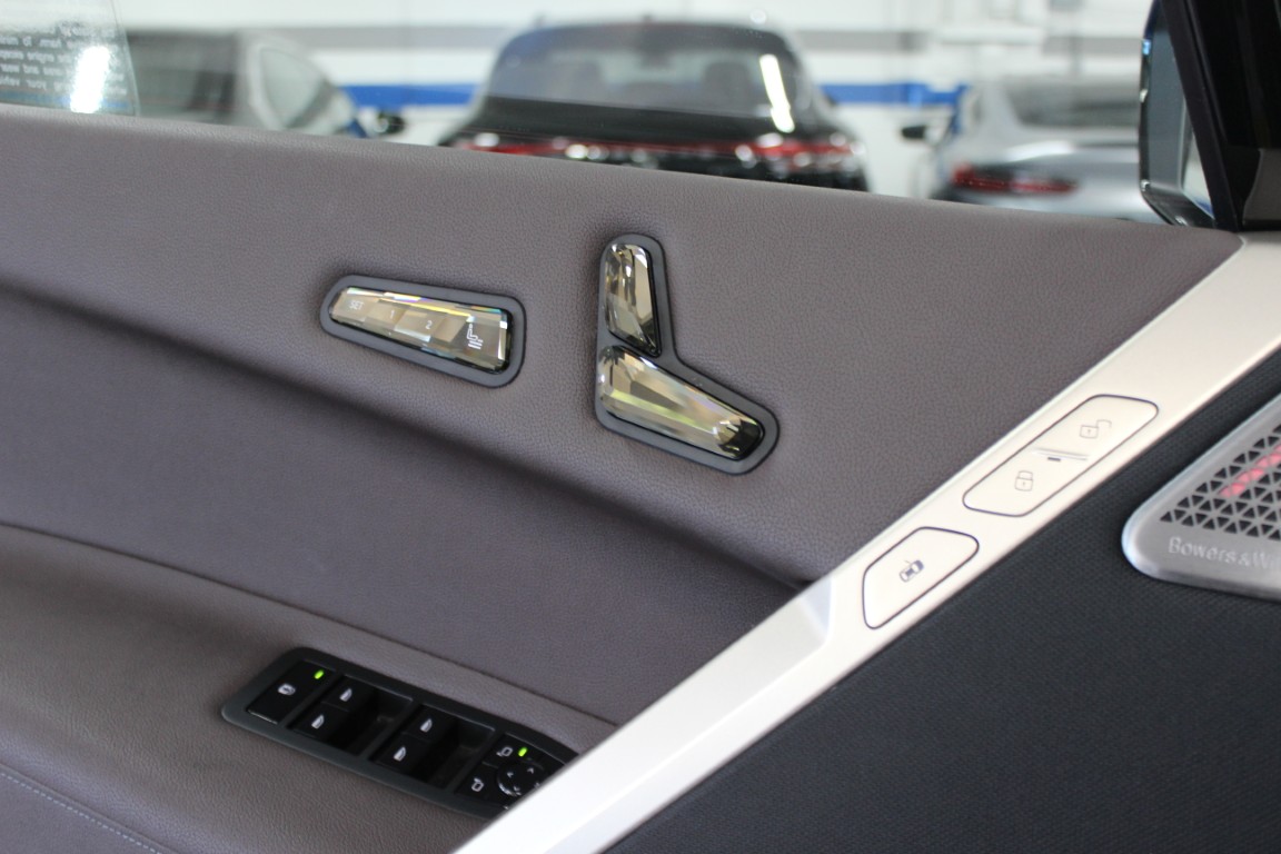 Used 2024 BMW iX M60 AWD/4WD image 27