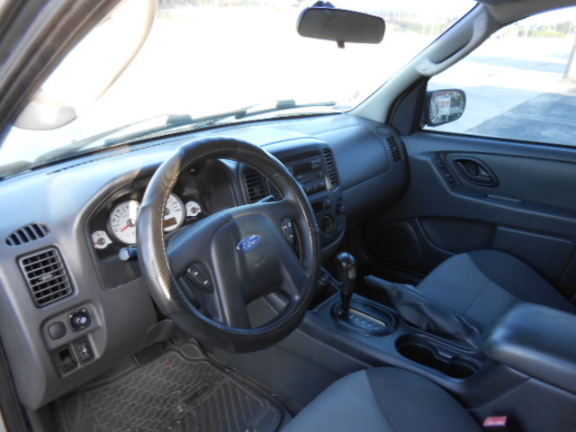 Used 2005 Ford Escape 2WD XLS image 13