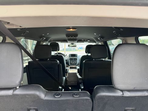 Used 2020 Dodge Grand Caravan SXT FWD image 13