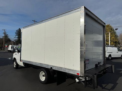 Used 2019 Ford E-350 and Econoline 350 image 2
