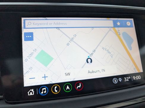 Used 2023 Buick Enclave Essence image 13