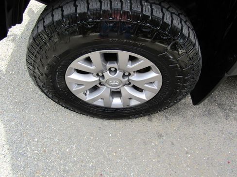 Used 2019 Toyota Tacoma 4x4 Double Cab image 10