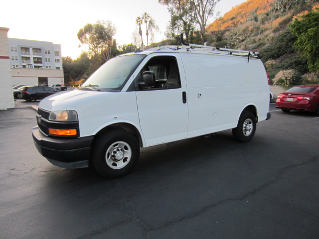 Used 2018 Chevrolet Express 2500 LT RWD image 1