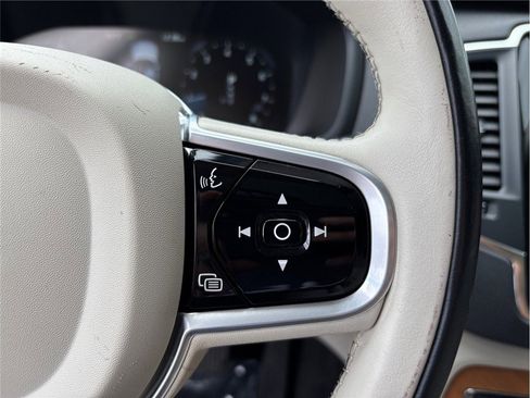 Used 2021 Volvo XC90 T6 Momentum image 27