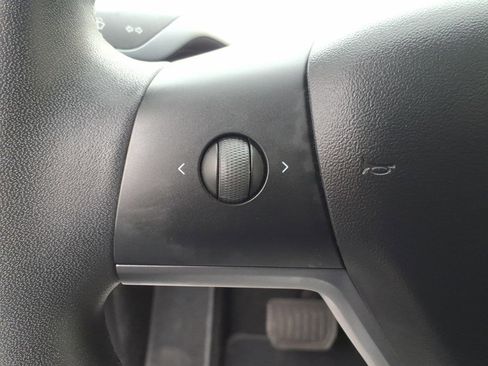 Used 2021 Tesla Model Y Long Range image 10