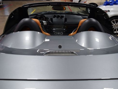 Used 2005 Nissan 350Z Touring RWD image 27