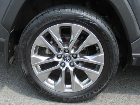 Used 2019 Toyota RAV4 Limited image 27
