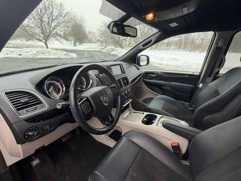 Used 2019 Dodge Grand Caravan SXT image 13