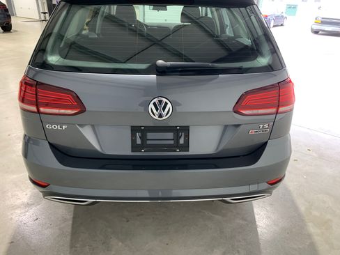 Used 2018 Volkswagen Golf Alltrack S image 7