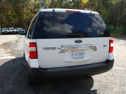 Used 2010 Ford Expedition XLT image 5