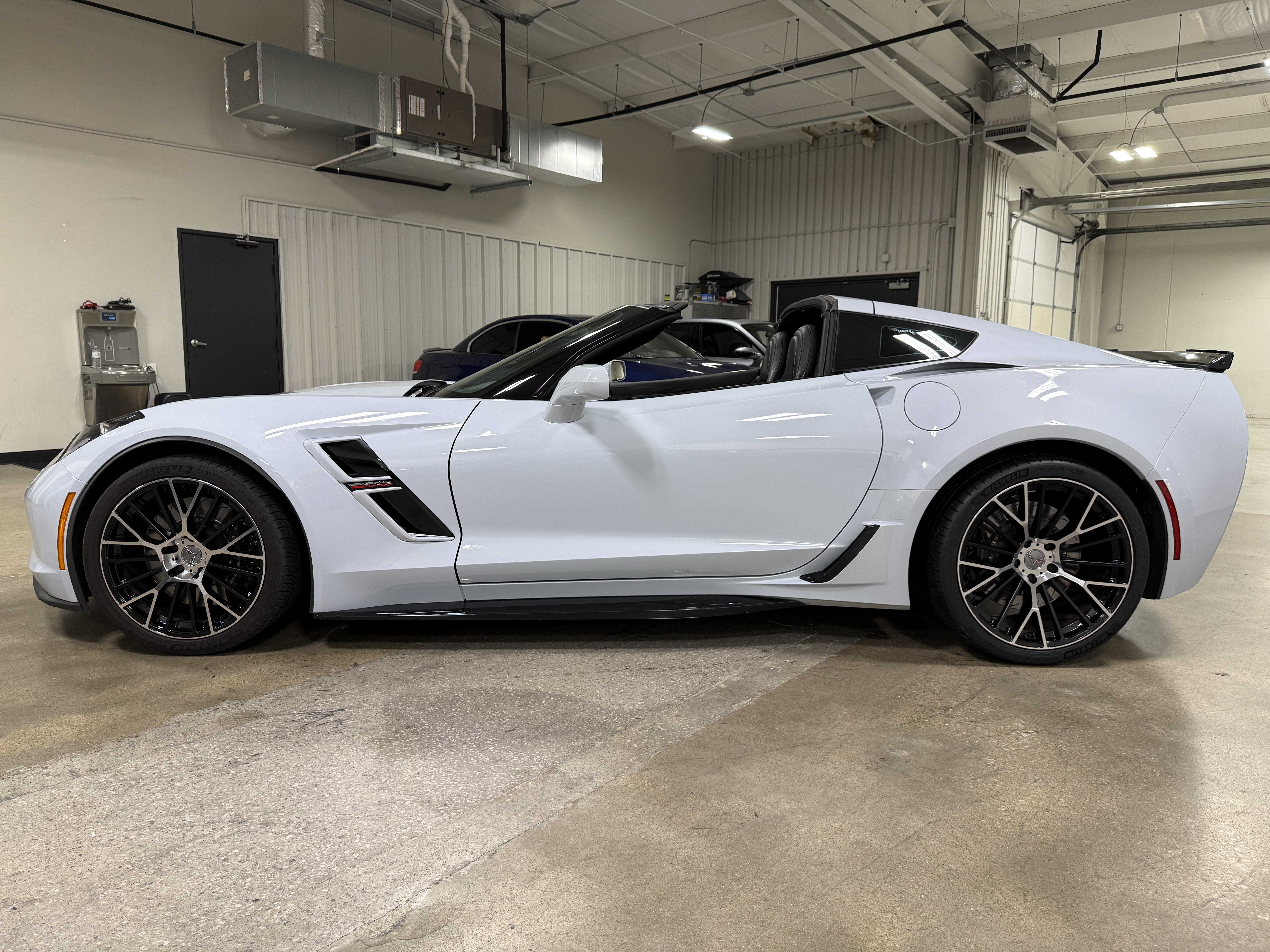 Used 2019 Chevrolet Corvette Grand Sport Coupe w/ 2LT RWD image 9