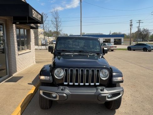 Used 2020 Jeep Wrangler Unlimited Sahara image 3