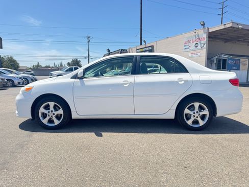 Used 2012 Toyota Corolla LE FWD image 4