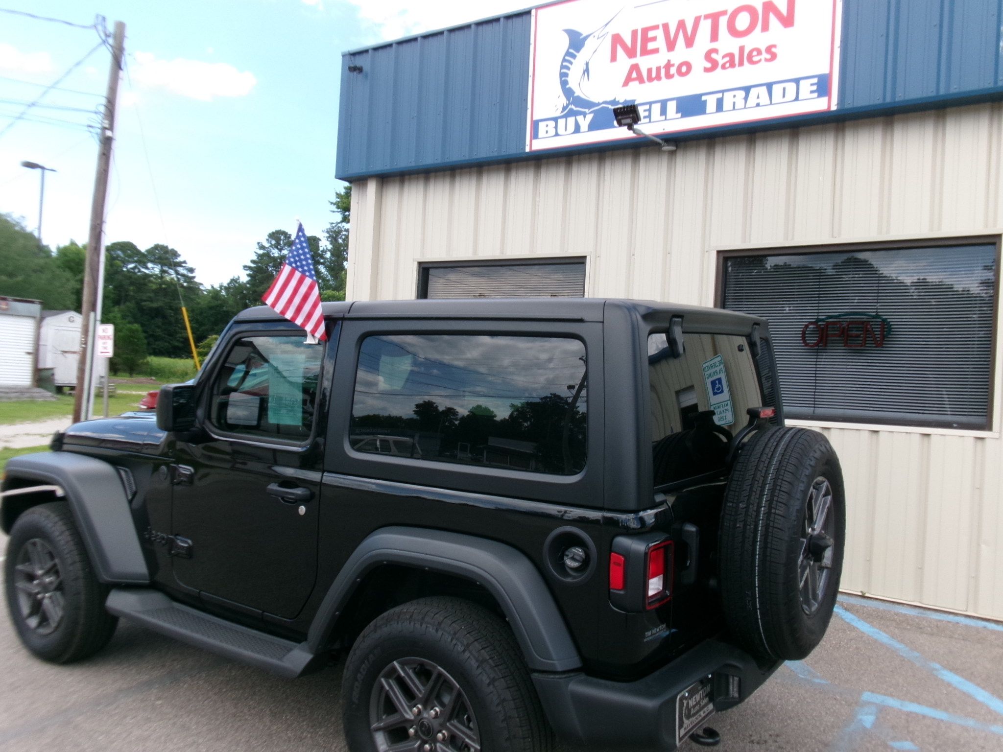 Used 2025 Jeep Wrangler 4WD Sport image 21