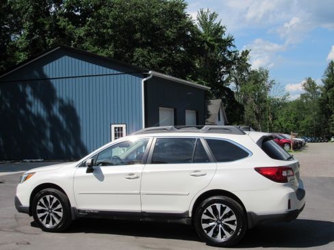 Used 2016 Subaru Outback 2.5i Limited AWD/4WD image 5