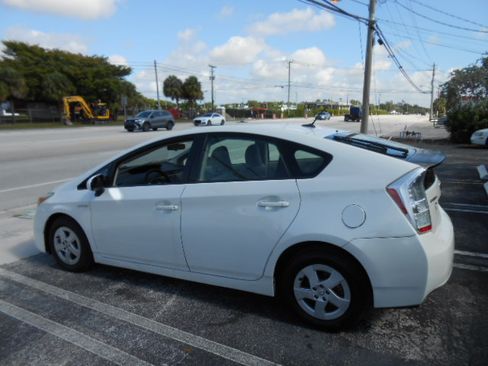 Used 2011 Toyota Prius Two FWD image 3