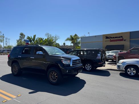 Used 2015 Toyota Sequoia Platinum image 14