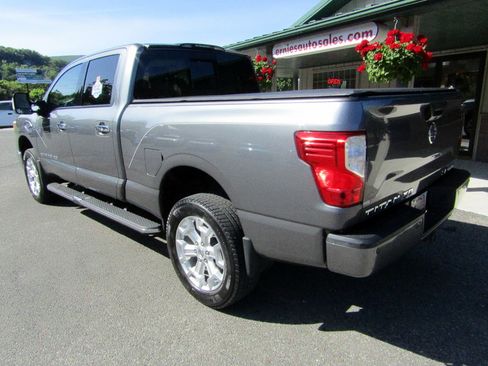 Used 2017 Nissan Titan XD 4x4 Crew Cab image 2