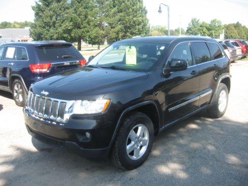 Used 2011 Jeep Grand Cherokee Laredo image 1