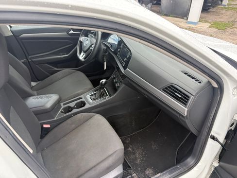 Used 2019 Volkswagen Jetta SE Sedan FWD image 2