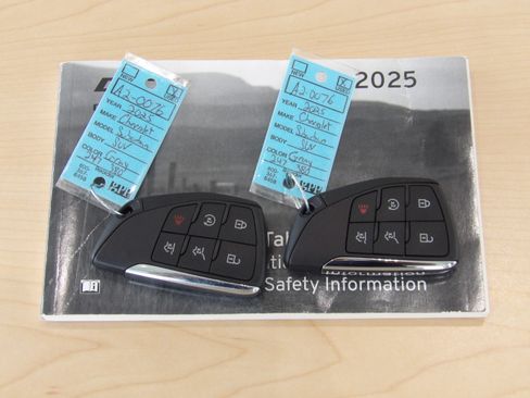 Used 2025 Chevrolet Suburban RST image 34