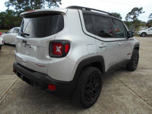 Used 2018 Jeep Renegade Trailhawk image 5