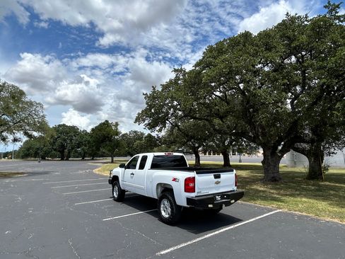 Used 2008 Chevrolet Silverado 1500 4x4 Extended Cab LTZ w/ Z71 image 7