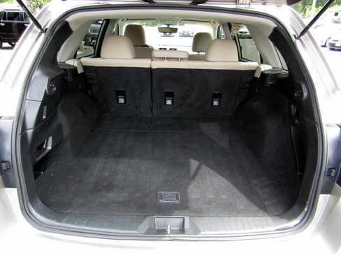 Used 2019 Subaru Outback 2.5i Premium AWD/4WD image 12