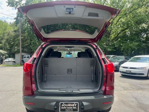 Used 2011 Chevrolet Traverse LT image 29