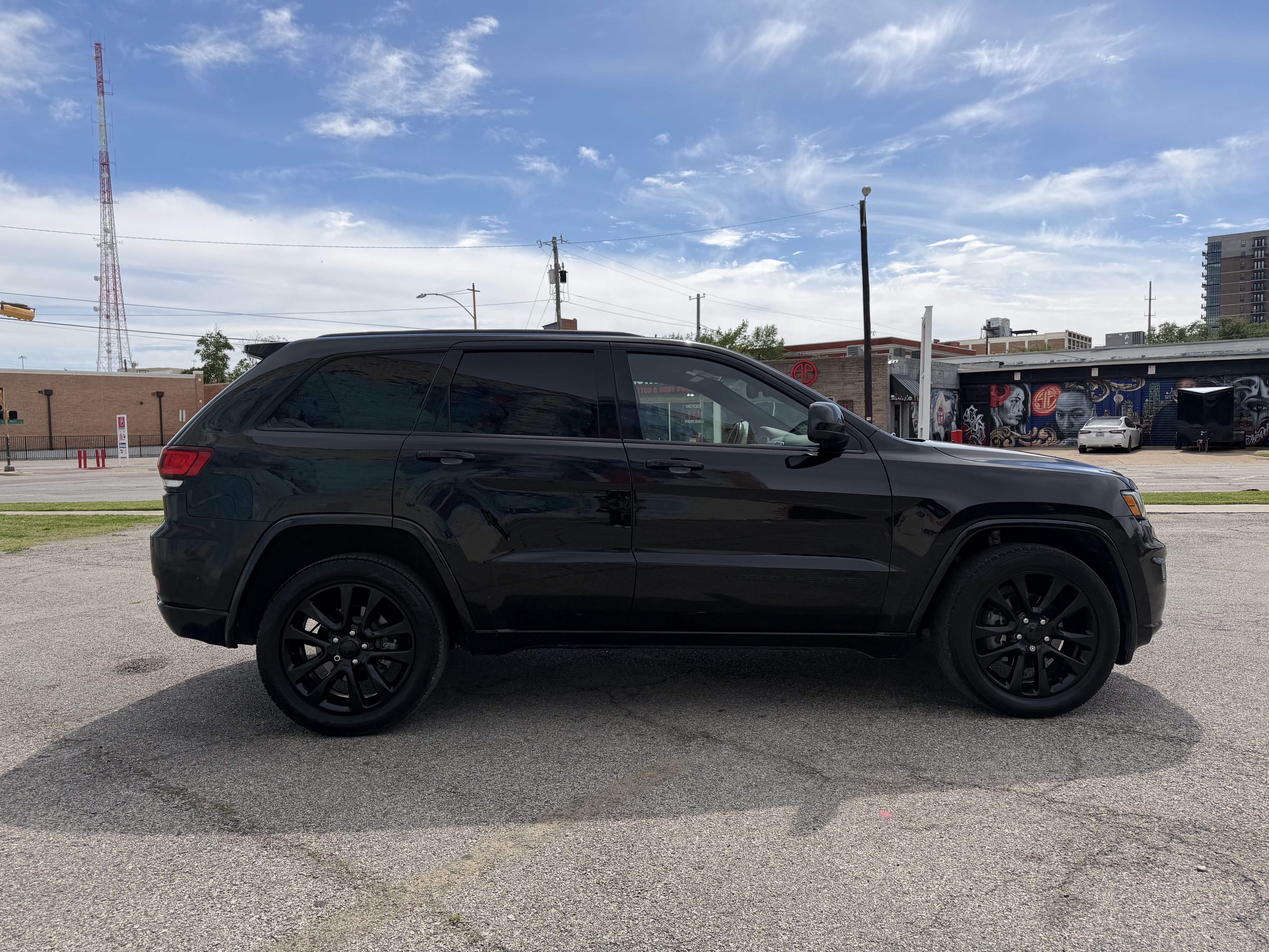 Used 2018 Jeep Grand Cherokee 2WD Laredo image 9