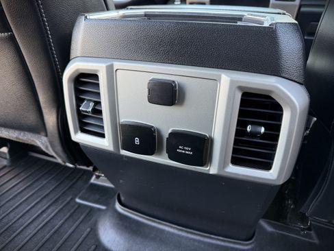 Used 2019 Ford F150 Lariat image 27