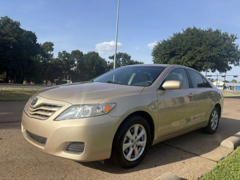 Used 2011 Toyota Camry LE Sedan 4D FWD image 6