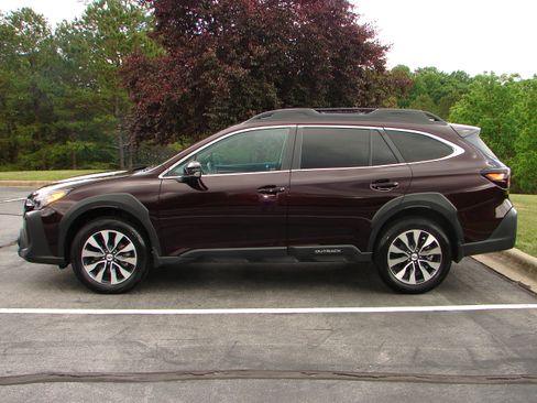 Used 2025 Subaru Outback Limited AWD/4WD image 15