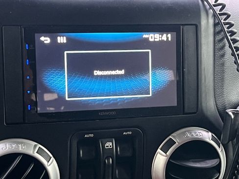 Used 2012 Jeep Wrangler Unlimited Sahara image 9