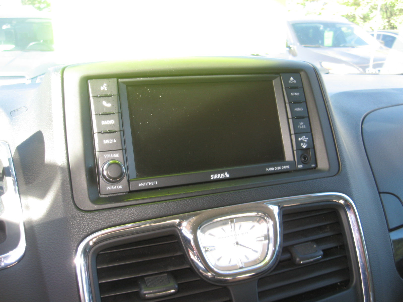 Used 2016 Chrysler Town & Country Touring FWD image 11