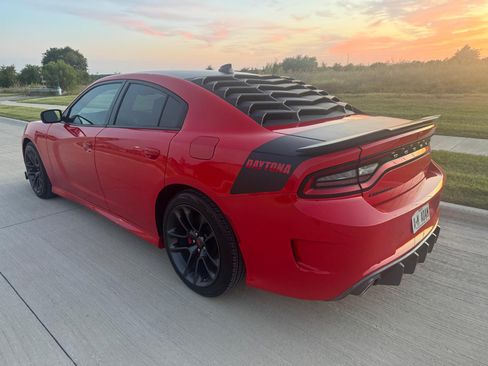 Used 2022 Dodge Charger R/T RWD image 5