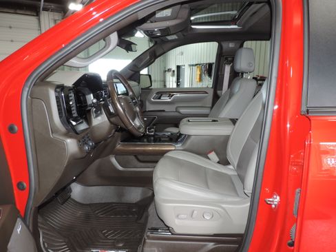 Used 2022 Chevrolet Silverado 1500 4x4 Crew Cab LT Trail Boss image 38