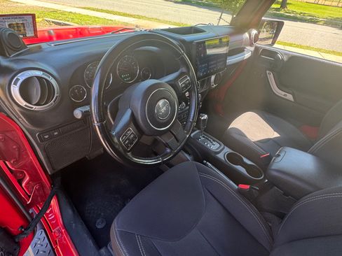 Used 2014 Jeep Wrangler 4WD Rubicon image 11