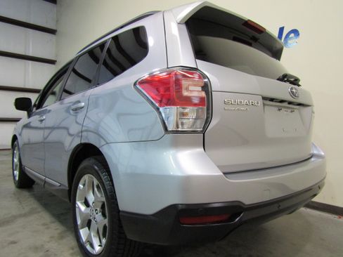 Used 2017 Subaru Forester 2.5i Touring image 3