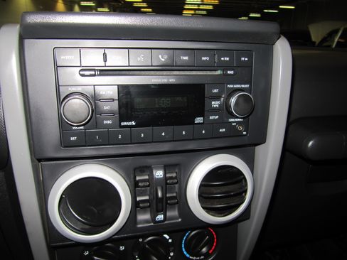 Used 2008 Jeep Wrangler 4WD Unlimited Sahara image 13