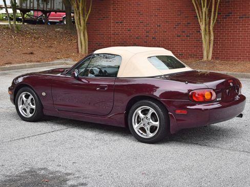 Used 2000 MAZDA MX-5 Miata Special Edition image 12