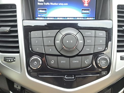 Used 2015 Chevrolet Cruze LT image 16