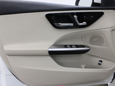 Used 2025 Mercedes-Benz C 300 image 12