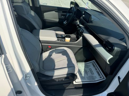 Used 2025 Honda Pilot Touring image 16