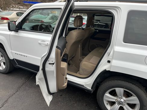 Used 2016 Jeep Patriot Sport image 9