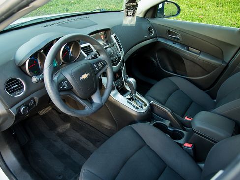 Used 2016 Chevrolet Cruze Limited LT image 15