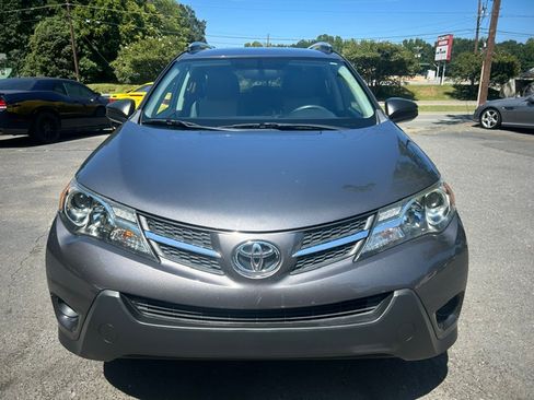 Used 2015 Toyota RAV4 AWD LE image 8