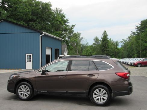 Used 2019 Subaru Outback 2.5i Premium AWD/4WD image 4