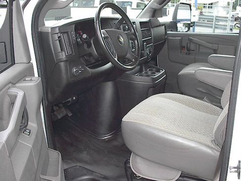 Used 2022 Chevrolet Express 3500 UNAVAIL RWD image 17